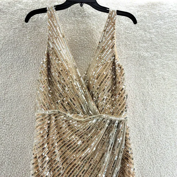 MAC DUGGAL Sleeveless Diagonal Sequined V-Neck Gown Women's 10 Nude Silver - Picture 2 of 15